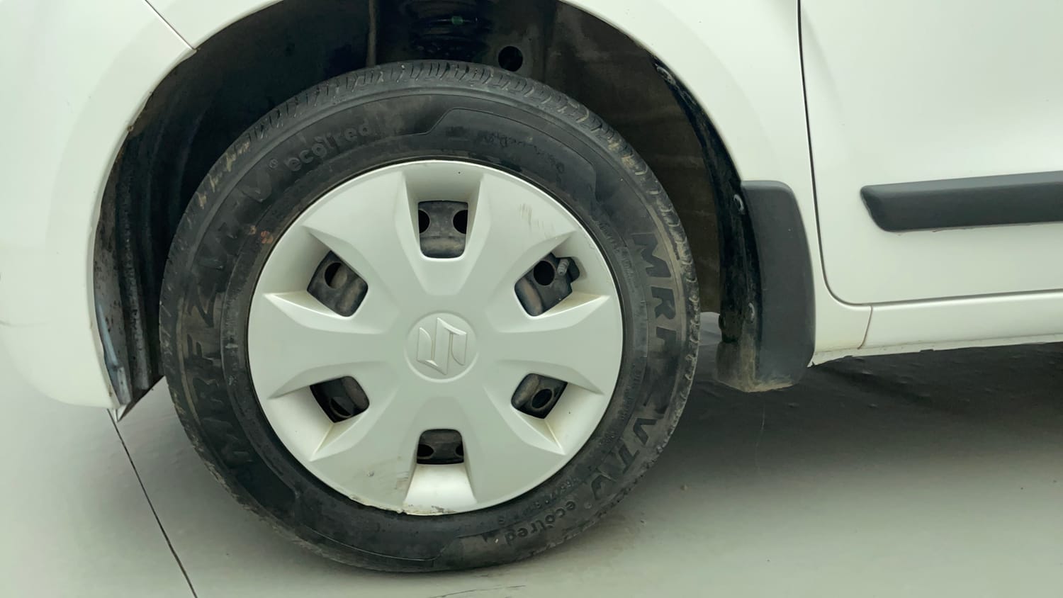 Used 2022 Maruti Suzuki Wagon R ZXI 1.2 Petrol Manual tyres LEFT FRONT TYRE RIM VIEW