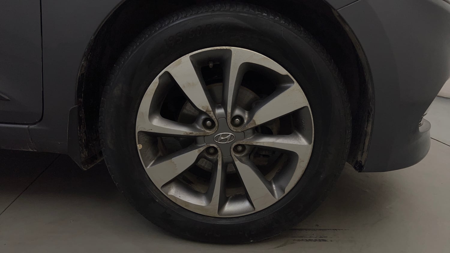 Used 2015 Hyundai Elite i20 Asta 1.2 Petrol Manual tyres RIGHT FRONT TYRE RIM VIEW