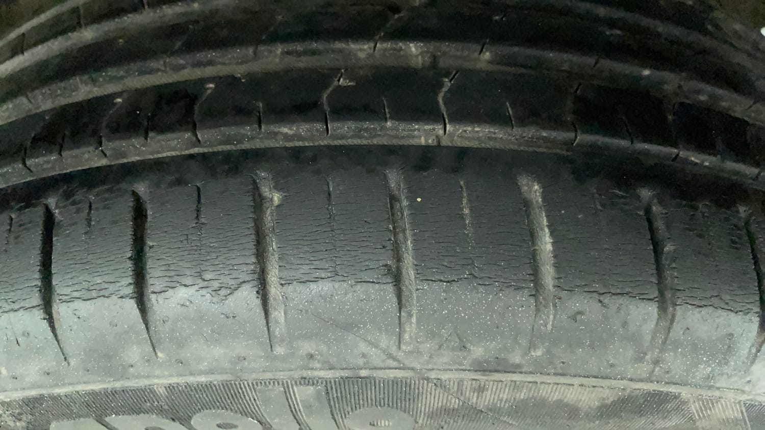 Used 2021 Maruti Suzuki Baleno Zeta Automatic Petrol Automatic tyres LEFT REAR TYRE TREAD VIEW