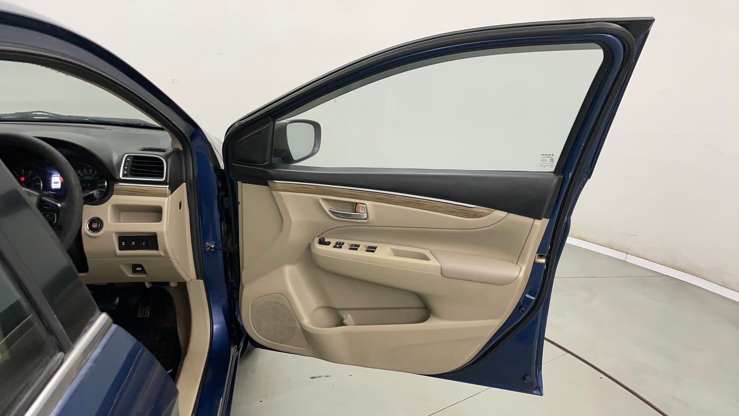 Used 2018 Maruti Suzuki Ciaz Alpha Hybrid 1.5 AT Petrol Automatic interior RIGHT FRONT DOOR OPEN VIEW