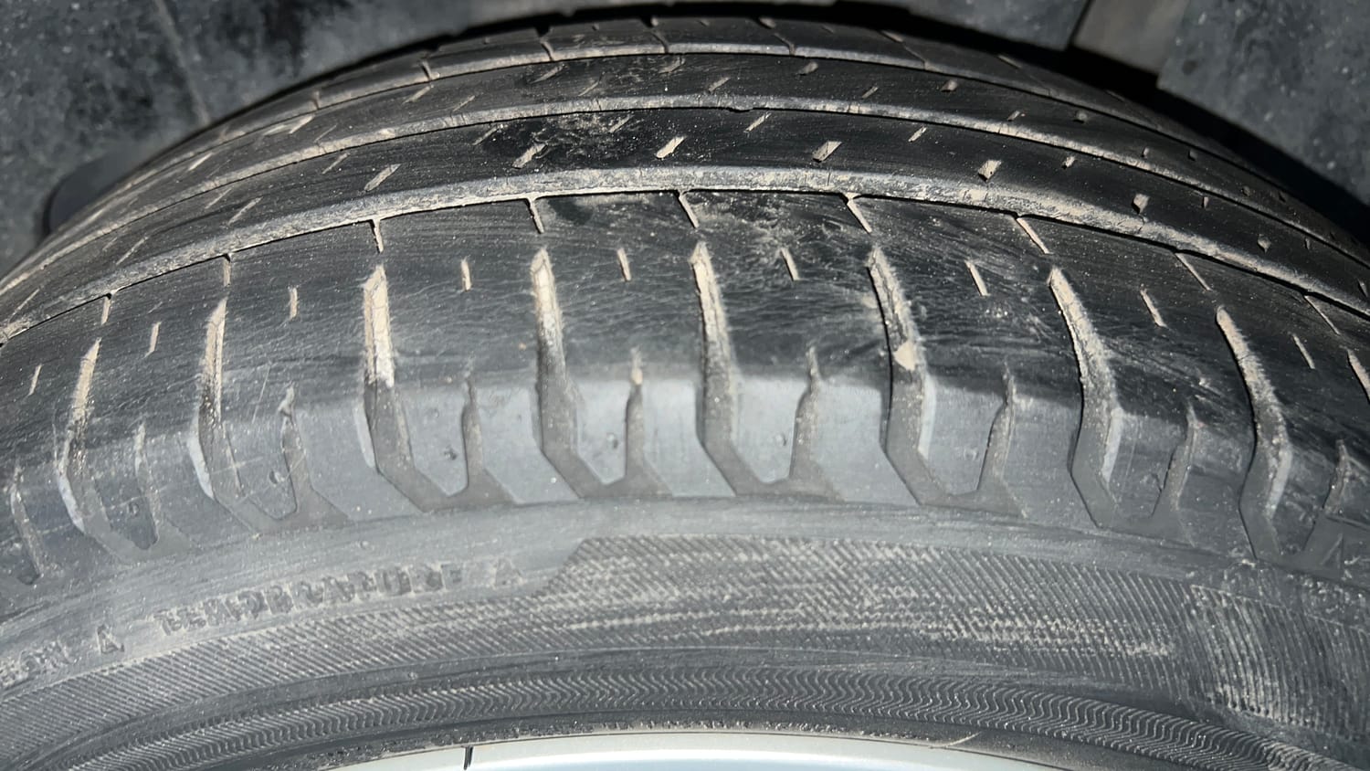 Used 2018 Maruti Suzuki New Ertiga ZXi AT Petrol Automatic tyres LEFT REAR TYRE TREAD VIEW