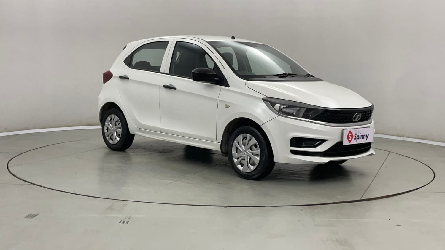 Used 2021 Tata Tiago XE Petrol Manual exterior RIGHT FRONT CORNER VIEW