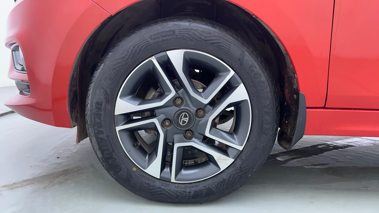 Used 2020 Tata Tiago XZA Plus Dual Tone Petrol Automatic tyres LEFT FRONT TYRE RIM VIEW
