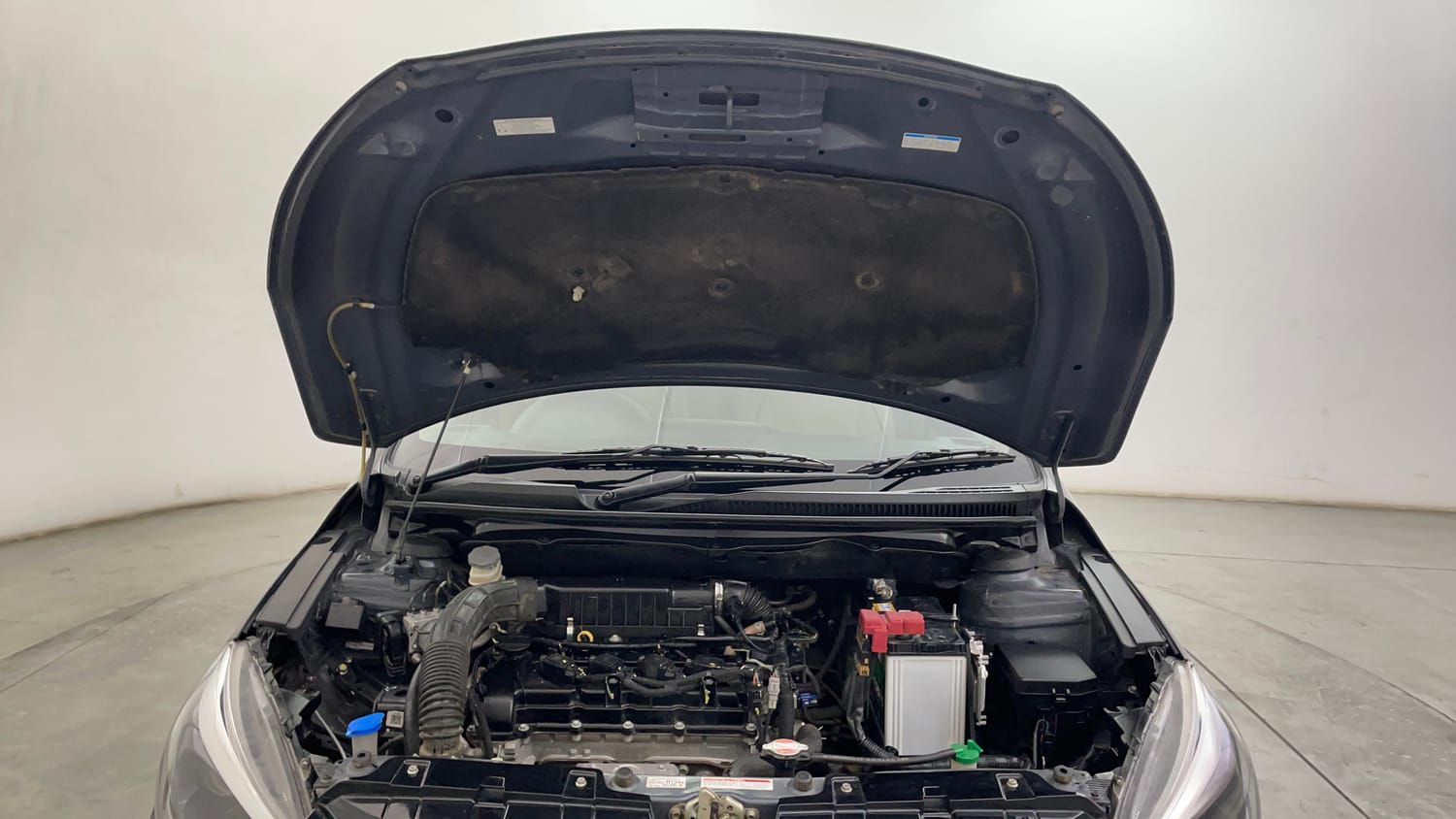 Used 2022 Maruti Suzuki Ciaz Zeta 1.5 Petrol Manual engine ENGINE & BONNET OPEN FRONT VIEW