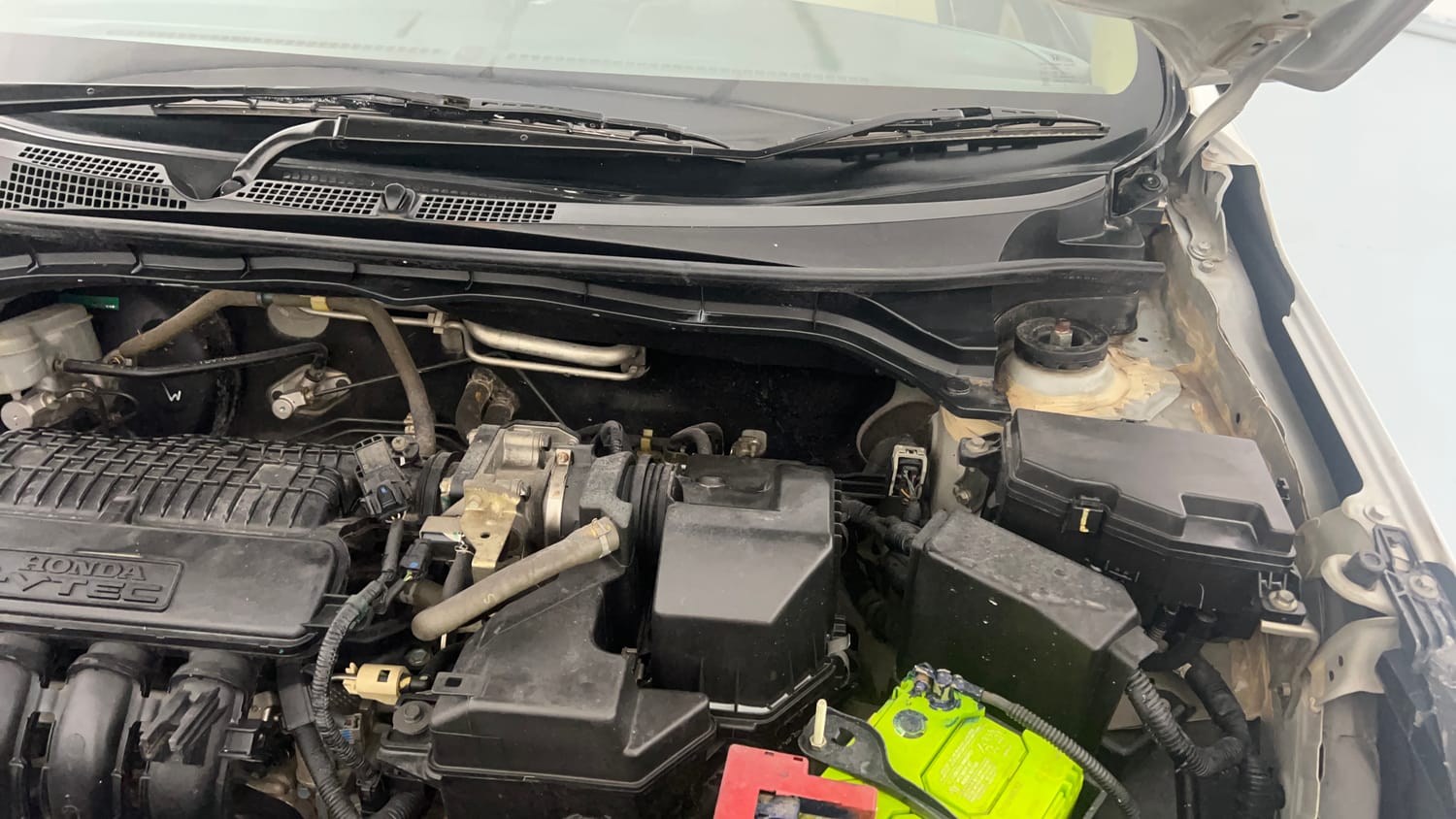 Used 2019 Honda Amaze 1.2 V MT Petrol Petrol Manual engine ENGINE LEFT SIDE HINGE & APRON VIEW