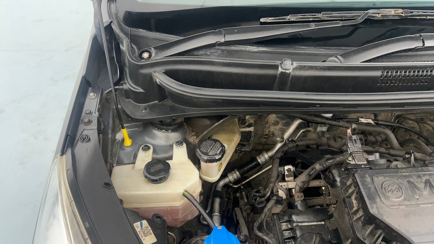 Used 2022 hyundai Santro Sportz Executive CNG Cng Manual engine ENGINE RIGHT SIDE HINGE & APRON VIEW