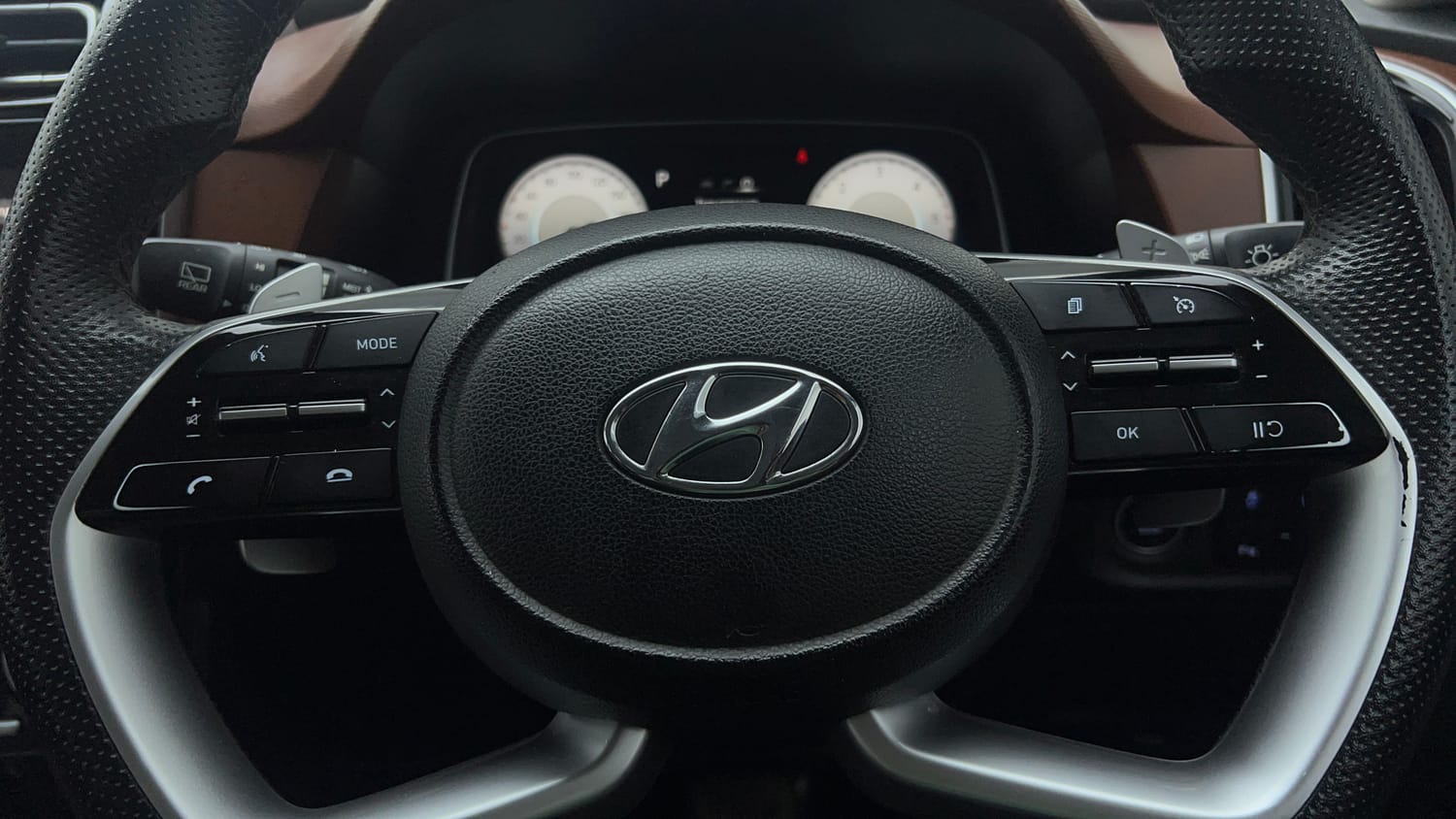Used 2022 Hyundai Alcazar Signature (O) 6 STR 1.5 Diesel AT Diesel Automatic top_features Cruise control