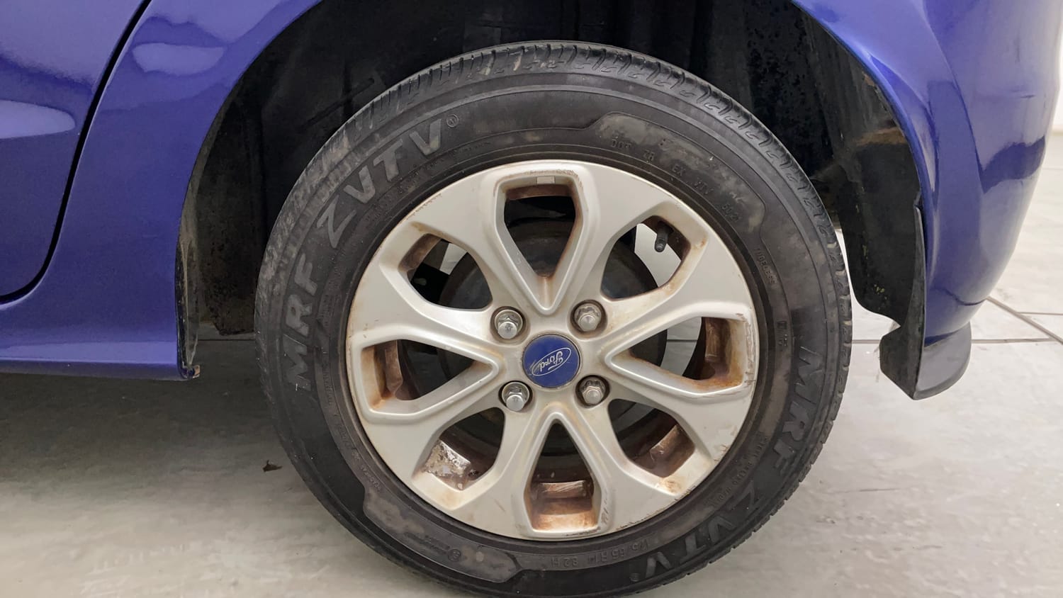Used 2016 Ford Figo Titanium 1.2 Ti-VCT Petrol Manual tyres LEFT REAR TYRE RIM VIEW