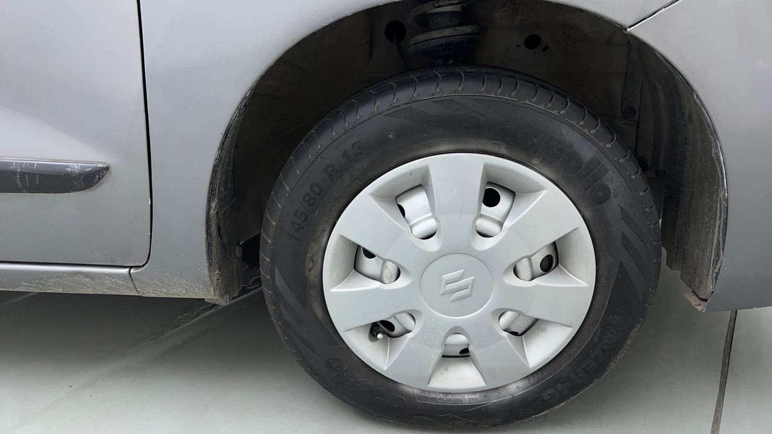 Used 2015 Maruti Suzuki Wagon R LXI CNG Cng Manual tyres RIGHT FRONT TYRE RIM VIEW