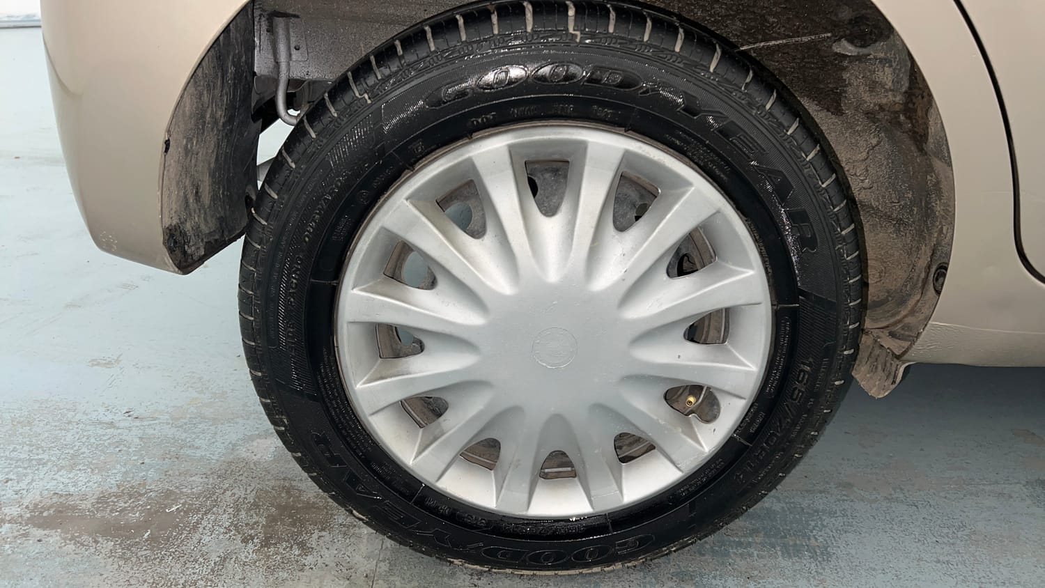 Used 2018 Hyundai Santro Asta Petrol Manual tyres RIGHT REAR TYRE RIM VIEW