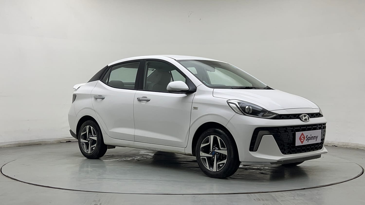 Used 2024 Hyundai Aura SX Plus 1.2 AMT Petrol Petrol Automatic exterior RIGHT FRONT CORNER VIEW