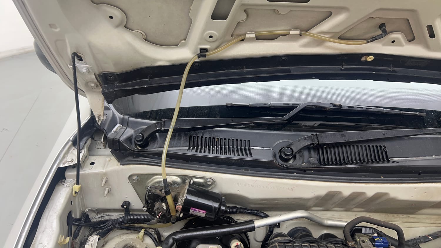 Used 2021 Maruti Suzuki Alto 800 VXi Petrol Manual engine ENGINE RIGHT SIDE HINGE & APRON VIEW