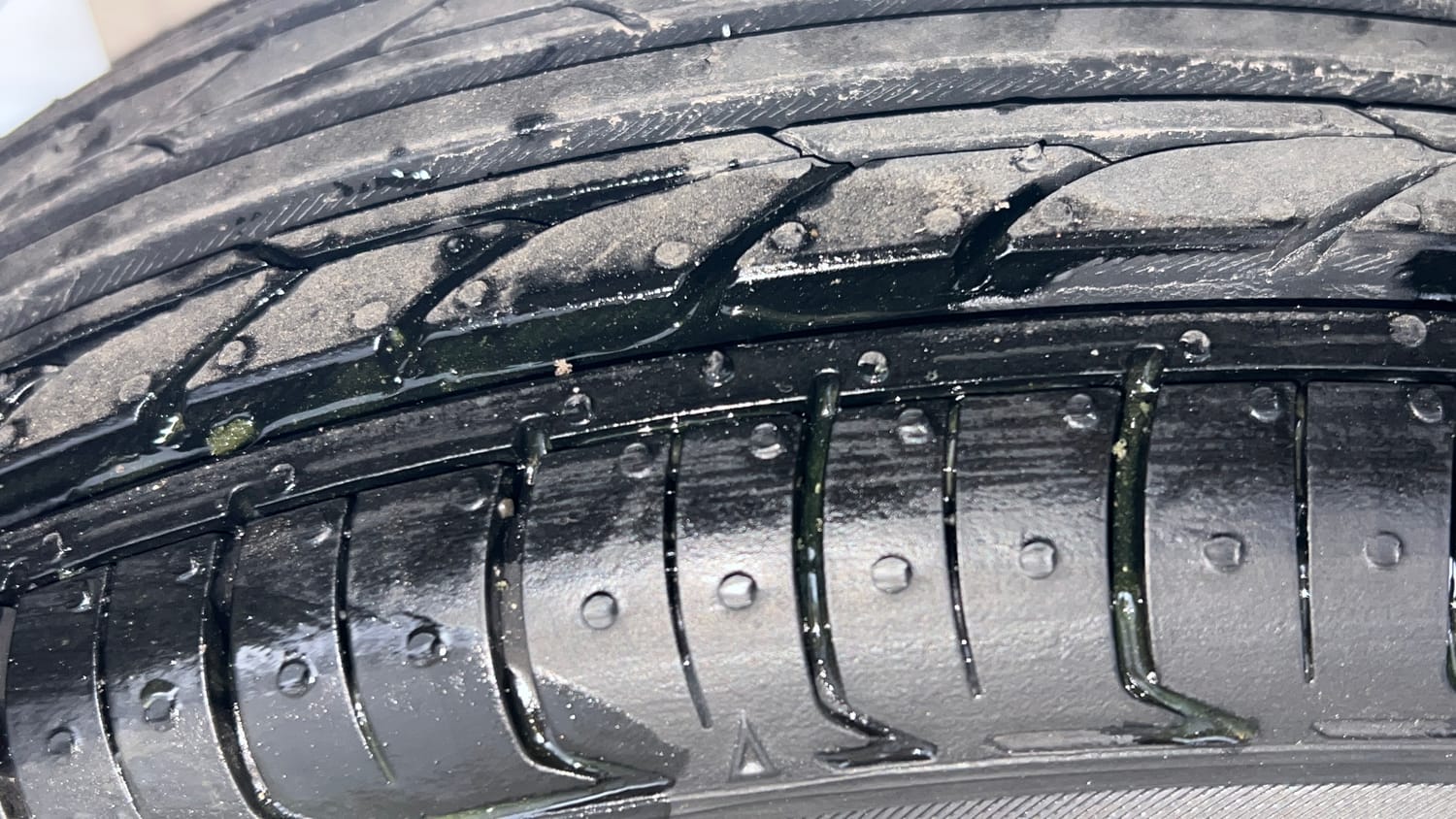 Used 2014 Maruti Suzuki Alto K10 VXi AMT Petrol Automatic tyres RIGHT REAR TYRE TREAD VIEW