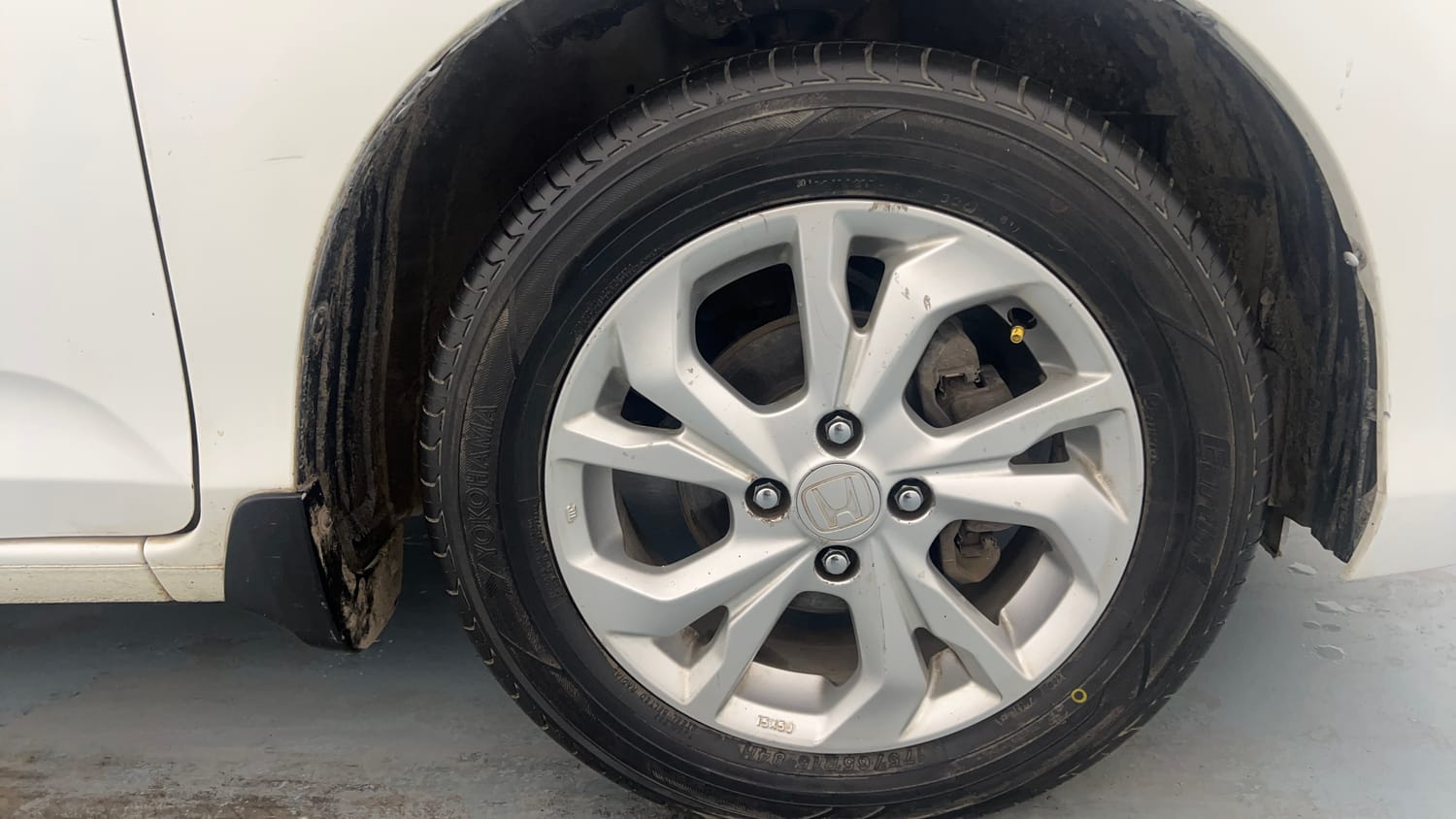 Used 2019 Honda Amaze 1.2 V MT Petrol Petrol Manual tyres RIGHT FRONT TYRE RIM VIEW