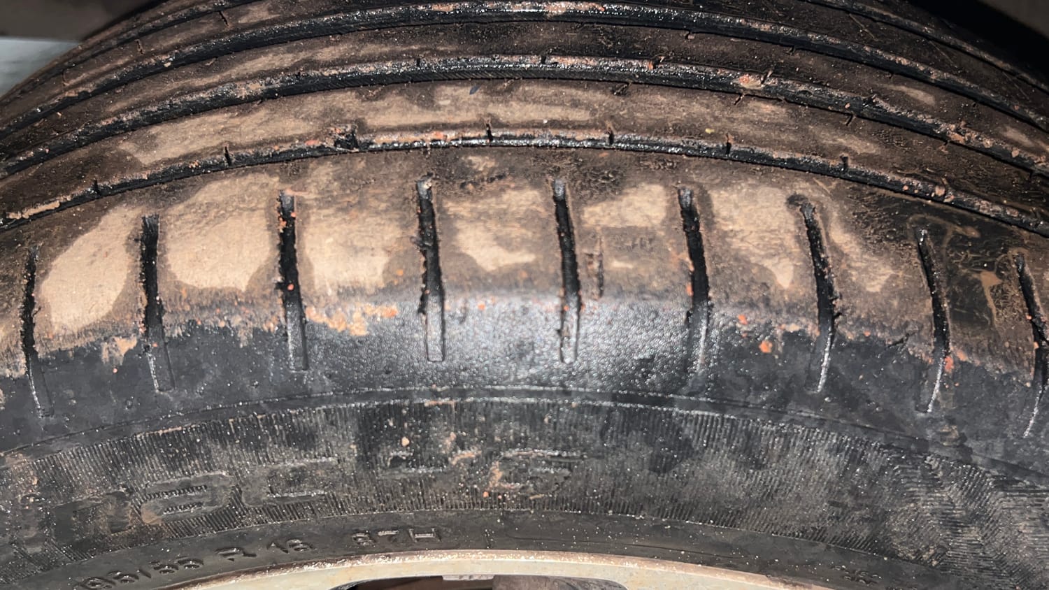 Used 2020 Maruti Suzuki Baleno Zeta Petrol Manual tyres LEFT FRONT TYRE TREAD VIEW