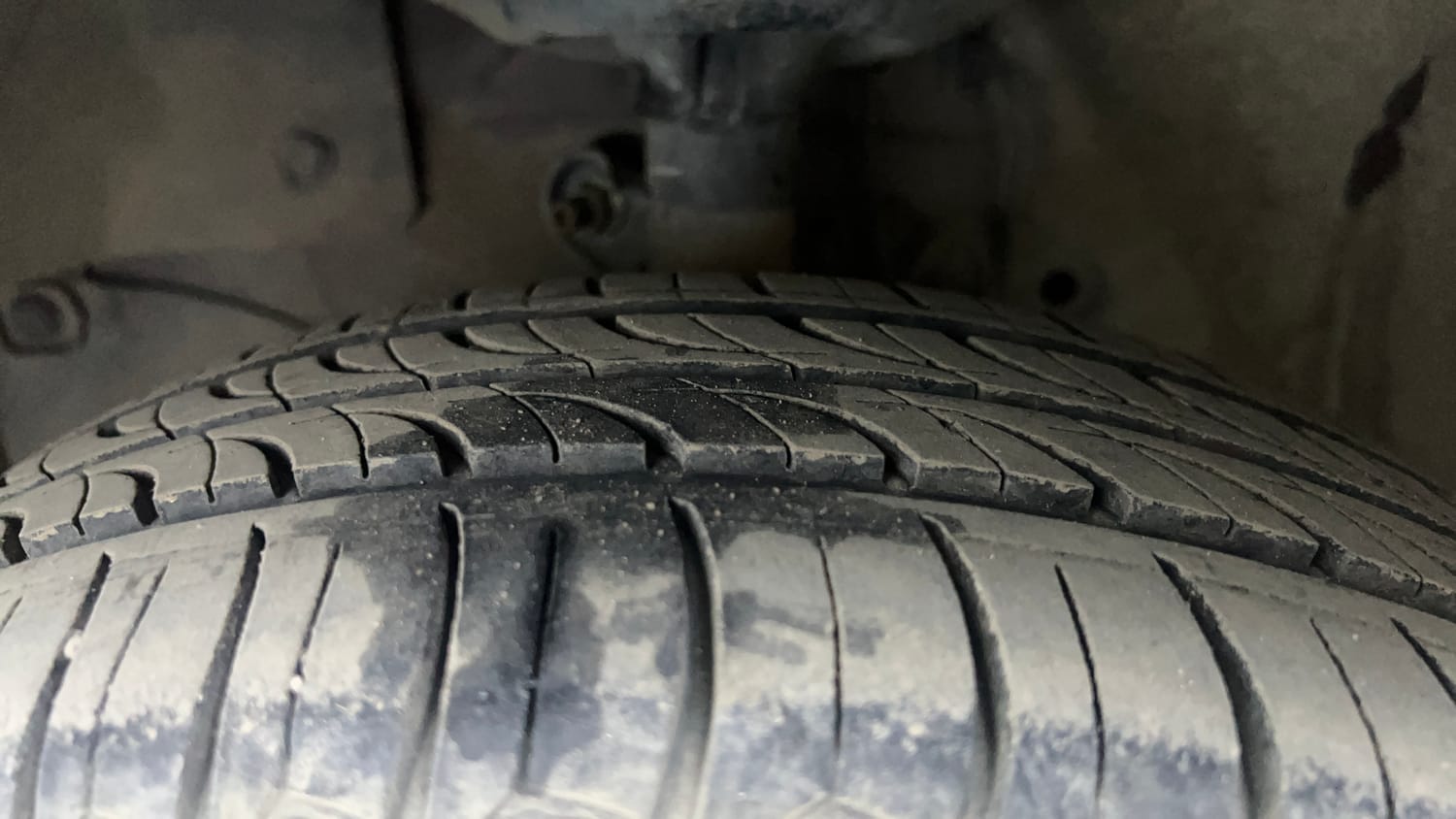 Used 2015 Honda Amaze 1.2 VX  (O)  i-VTEC Petrol Manual tyres LEFT FRONT TYRE TREAD VIEW