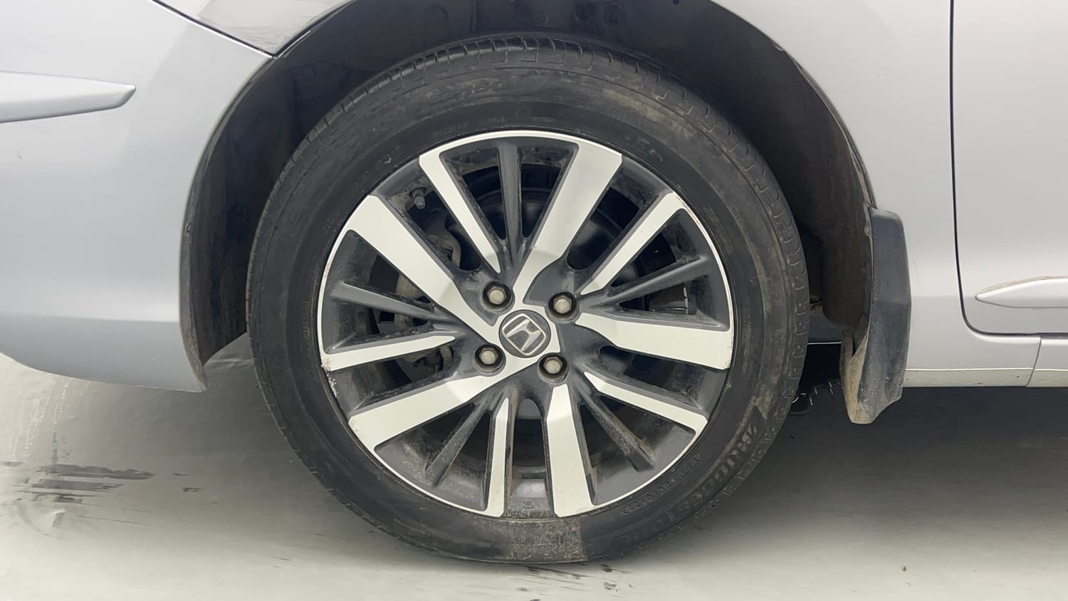 Used 2022 Honda City VX CVT Petrol Petrol Automatic tyres LEFT FRONT TYRE RIM VIEW