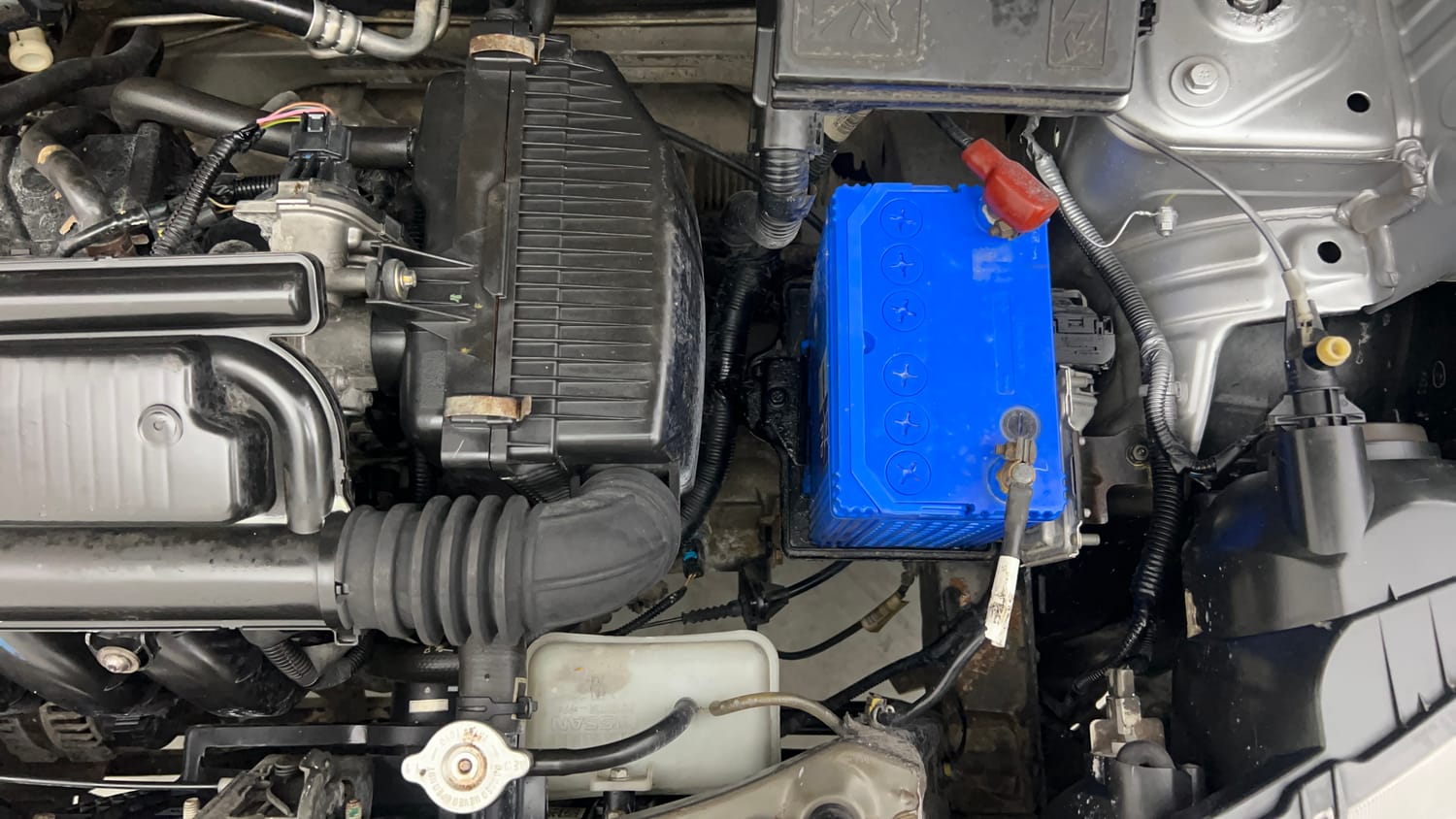 Used 2019 Renault Kwid RXT (O) 1.0 SCE Edition Petrol Manual engine ENGINE LEFT SIDE VIEW
