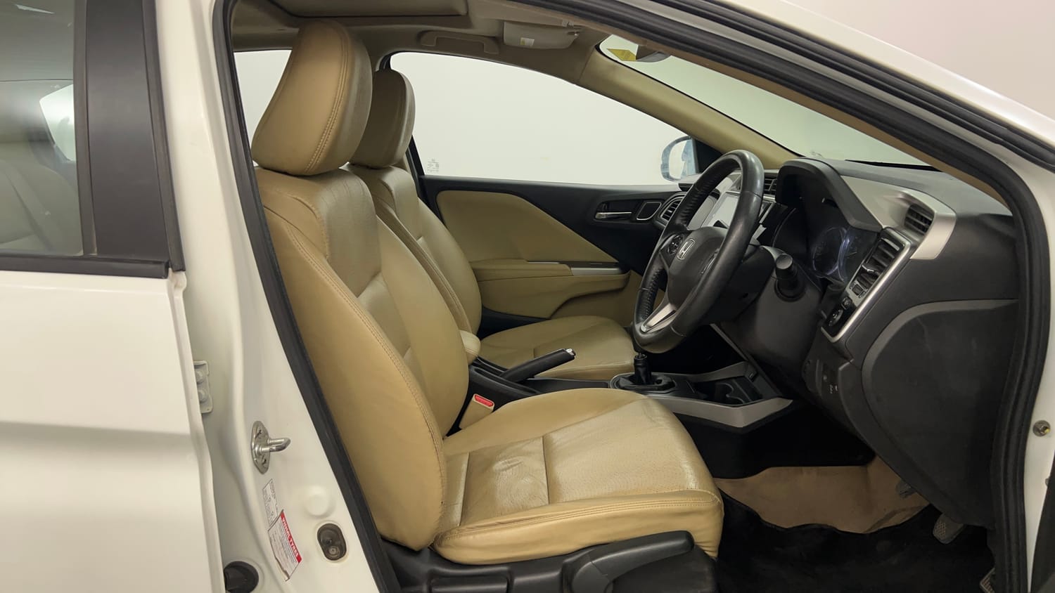 Used 2018 Honda City VX Petrol Petrol Manual interior RIGHT SIDE FRONT DOOR CABIN VIEW