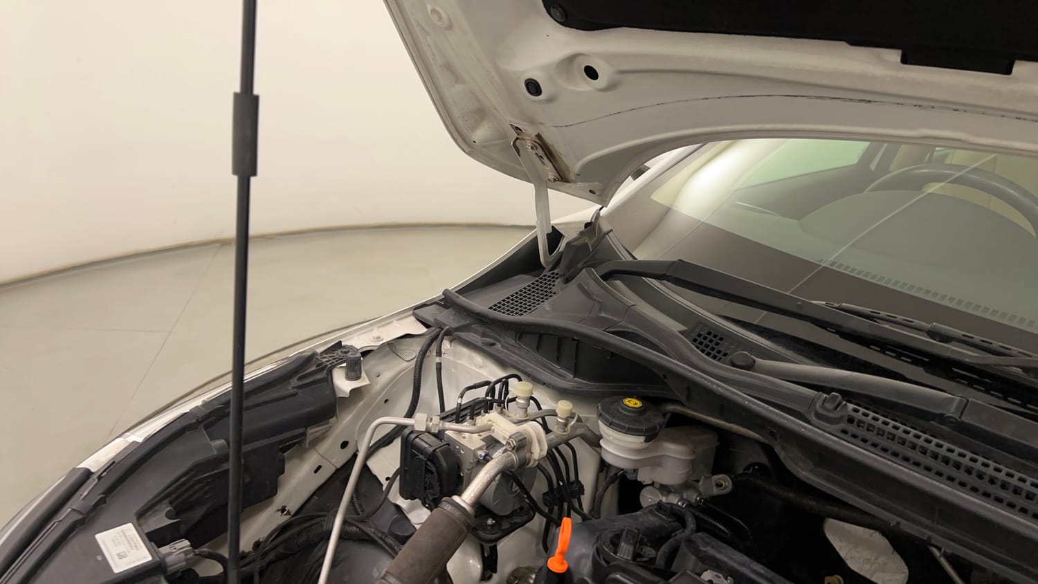 Used 2023 Honda City ZX CVT Petrol Petrol Automatic engine ENGINE RIGHT SIDE HINGE & APRON VIEW