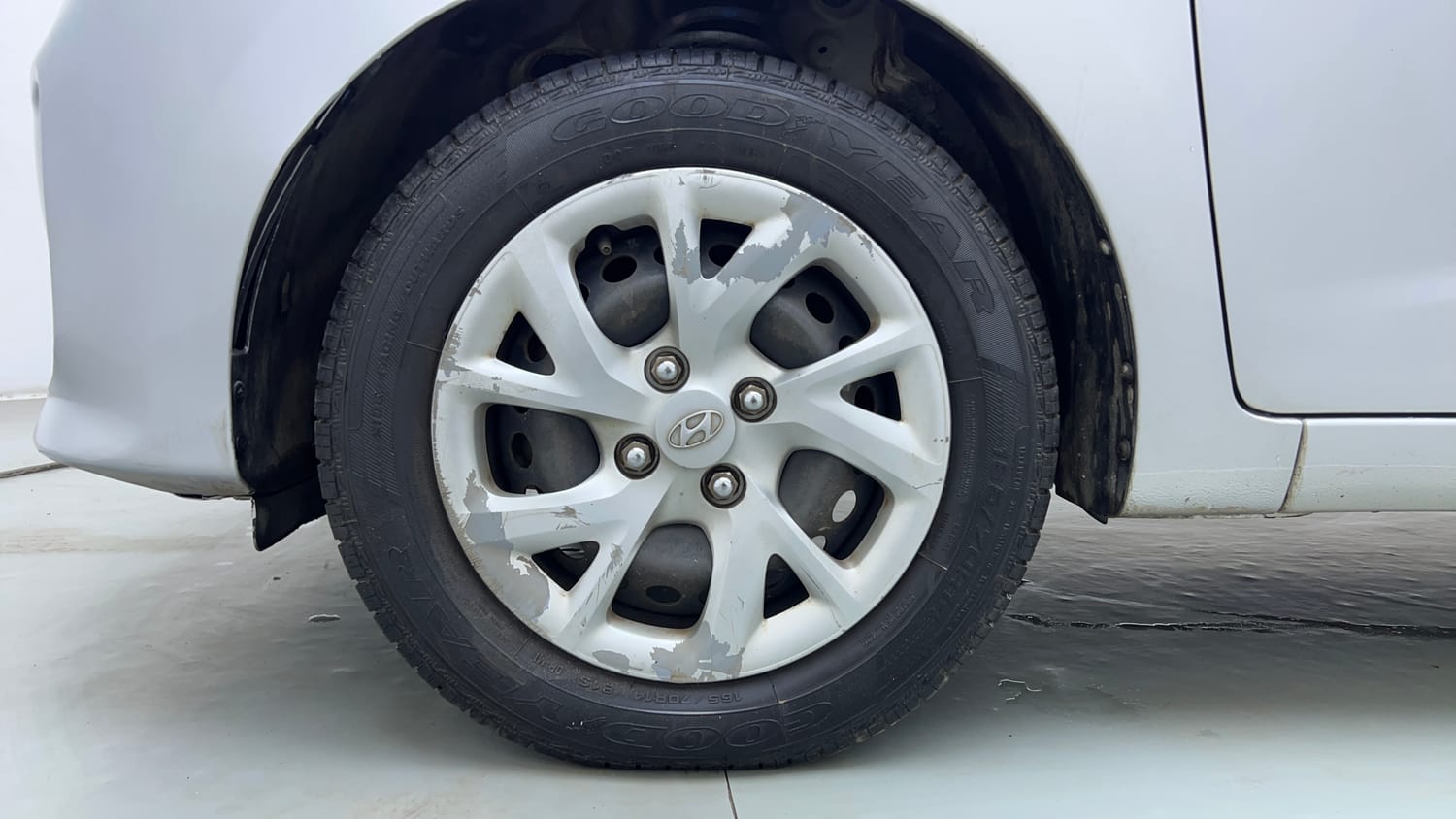 Used 2017 Hyundai Grand i10 Magna AT 1.2 Kappa VTVT Petrol Automatic tyres LEFT FRONT TYRE RIM VIEW