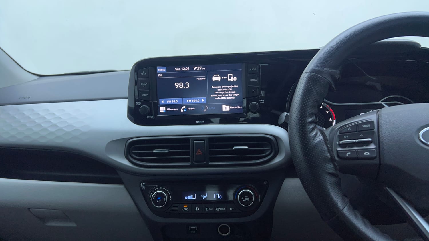Used 2022 Hyundai Grand i10 Nios Sportz AMT 1.2 Kappa VTVT Petrol Automatic top_features Touch screen infotainment system