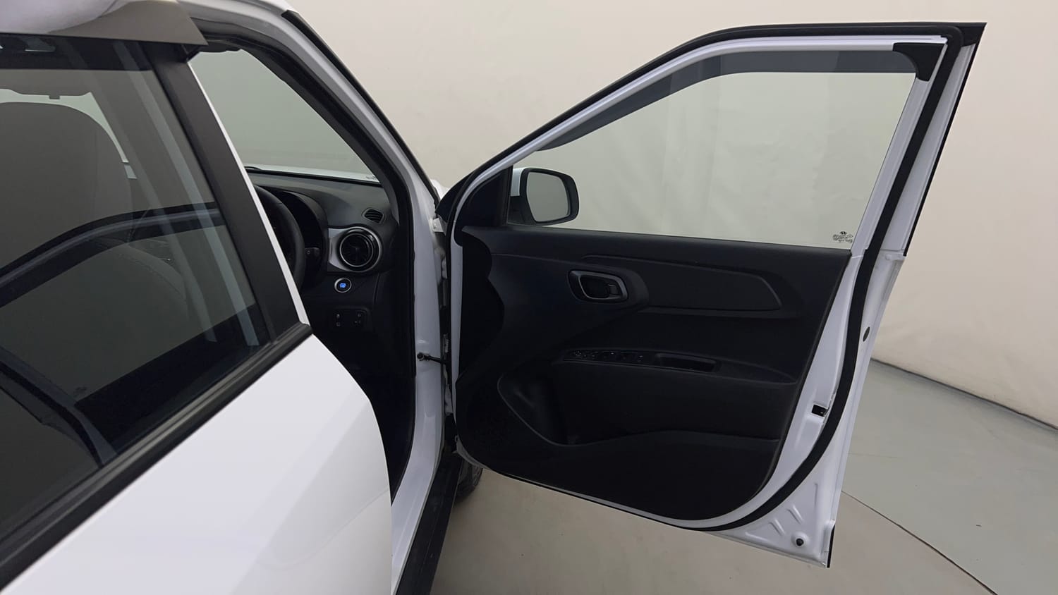Used 2025 Hyundai Exter SX (O) Connect 1.2 AMT Petrol Automatic interior RIGHT FRONT DOOR OPEN VIEW