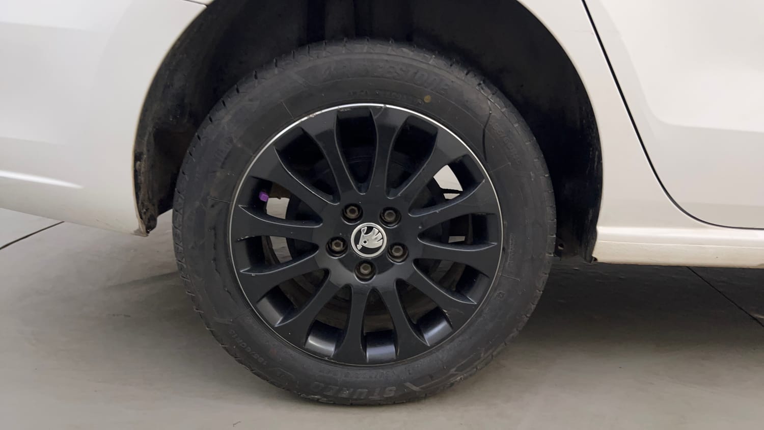 Used 2016 Skoda Rapid 1.5 TDI CR Style Plus AT Diesel Automatic tyres RIGHT REAR TYRE RIM VIEW