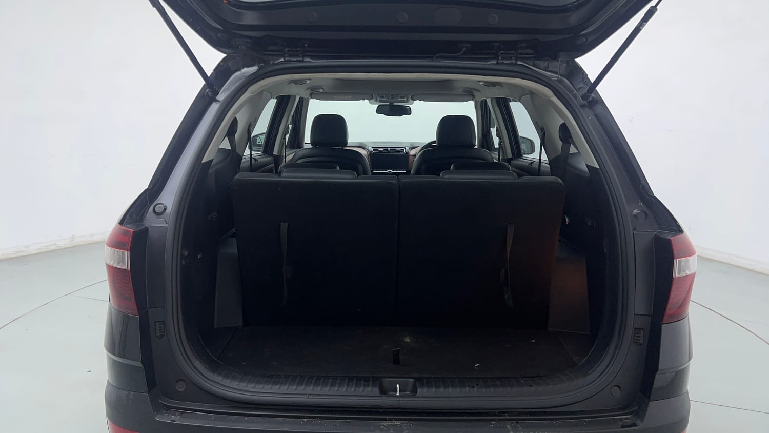 Used 2022 Hyundai Alcazar Signature (O) 6 STR 1.5 Diesel AT Diesel Automatic interior DICKY INSIDE VIEW
