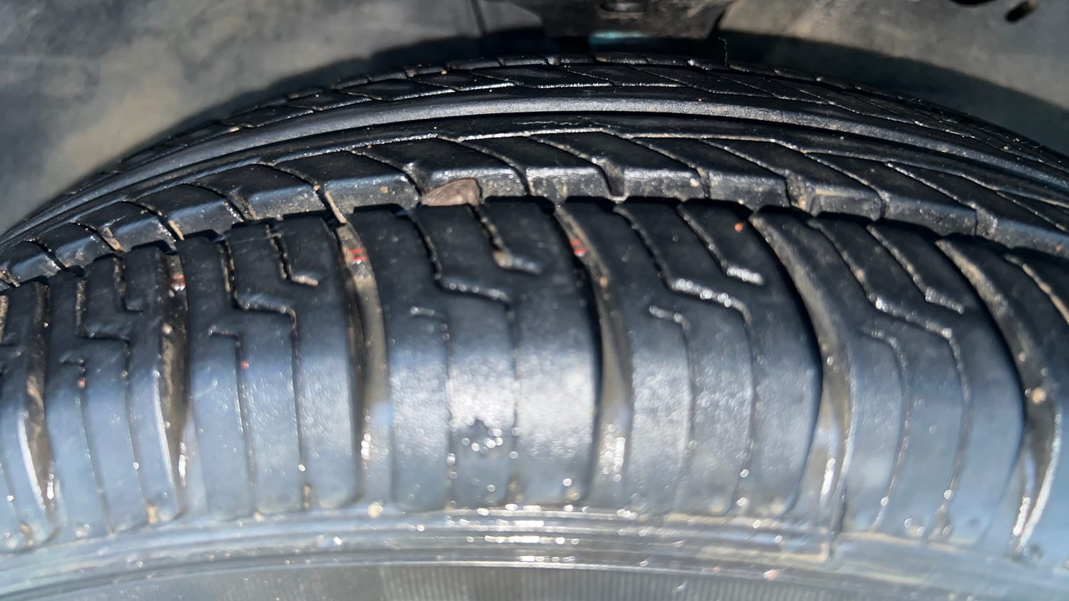 Used 2013 Maruti Suzuki Wagon R VXI Petrol Manual tyres RIGHT FRONT TYRE TREAD VIEW