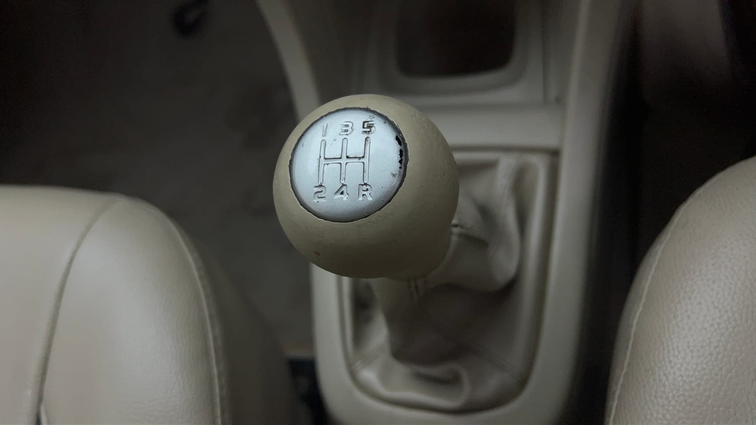 Used 2017 Maruti Suzuki Swift Dzire VXI Petrol Manual interior GEAR  KNOB VIEW