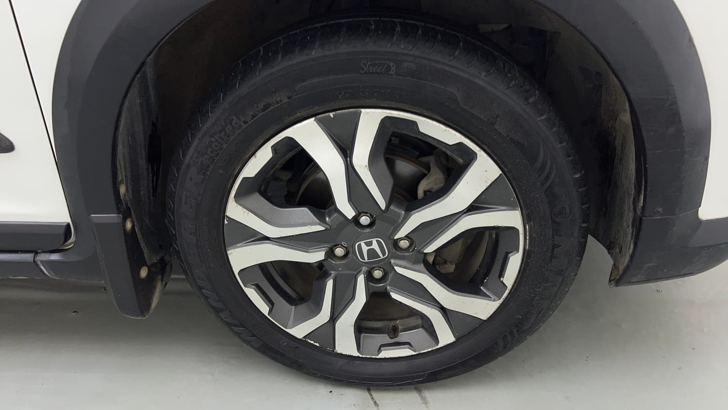 Used 2018 Honda WR-V S MT Petrol Petrol Manual tyres RIGHT FRONT TYRE RIM VIEW
