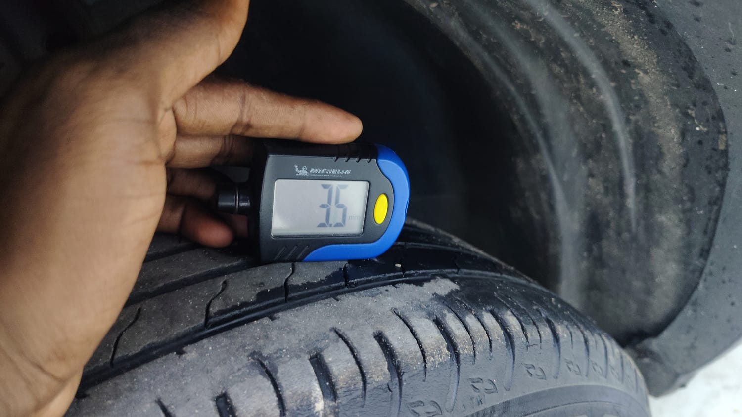 Used 2022 Tata Punch Creative Dual Tone Petrol Manual tyres LEFT FRONT TYRE TREAD VIEW