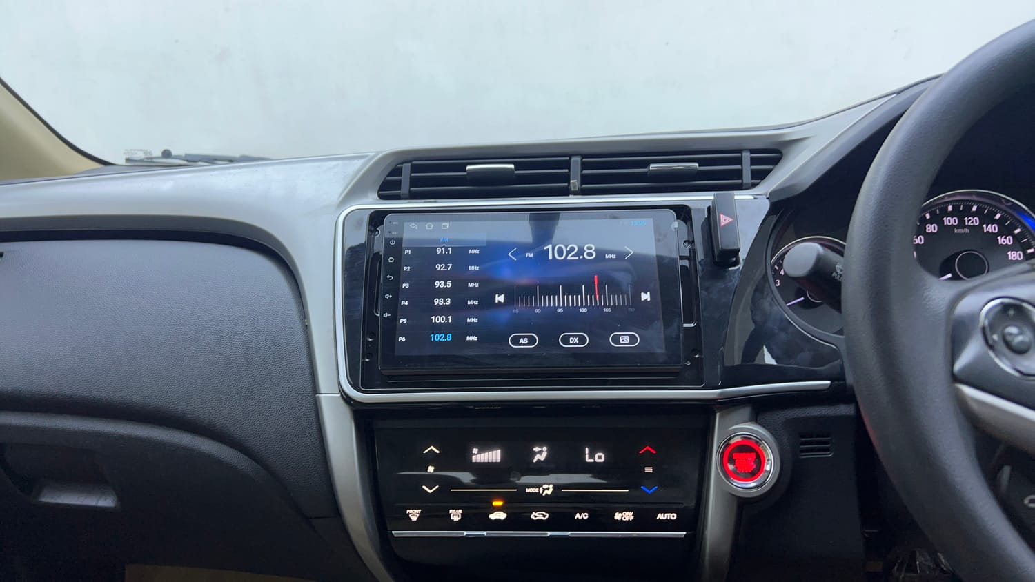 Used 2018 Honda City V Petrol Petrol Manual interior MUSIC SYSTEM & AC CONTROL VIEW