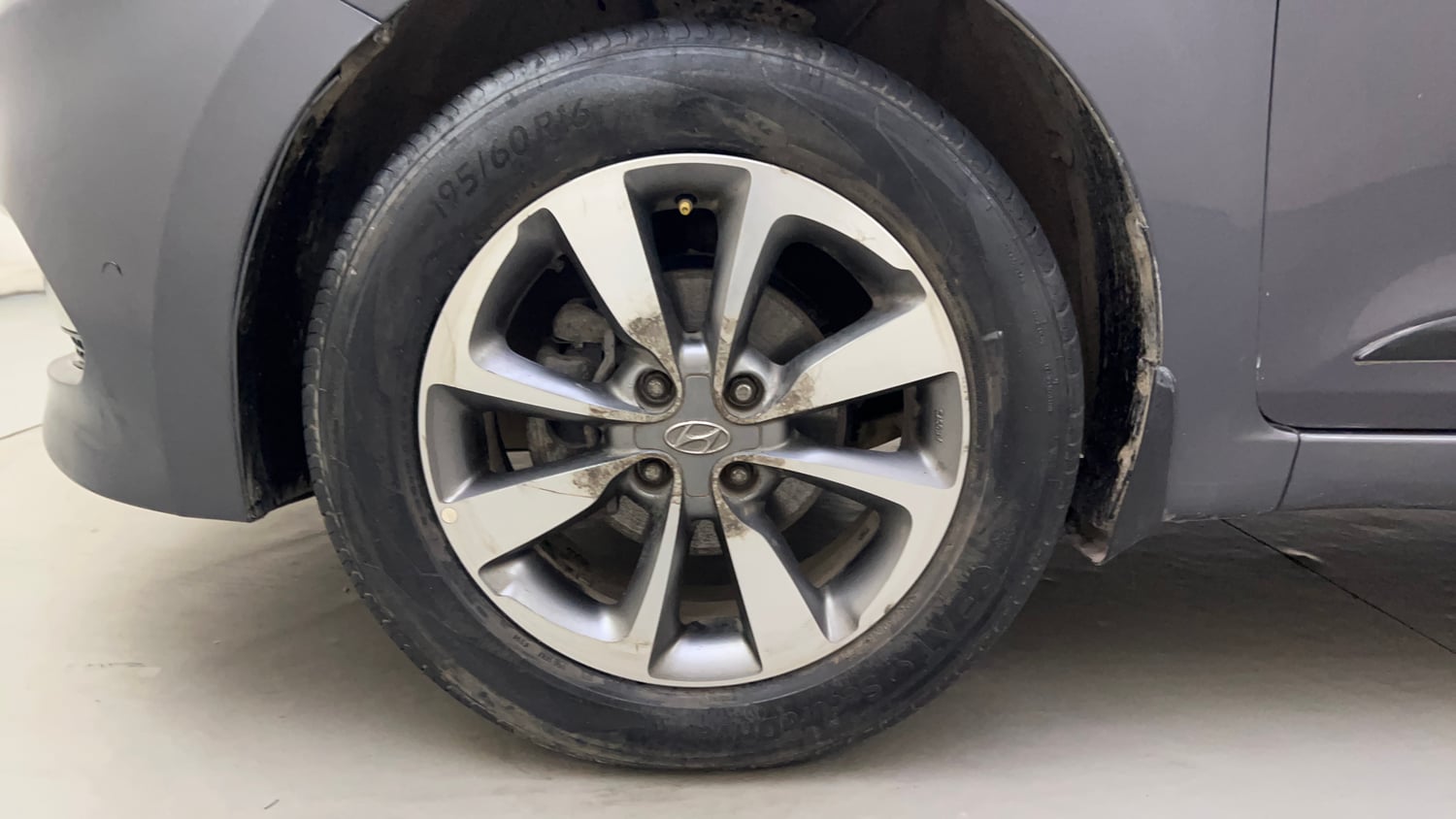 Used 2015 Hyundai Elite i20 Asta 1.2 Petrol Manual tyres LEFT FRONT TYRE RIM VIEW