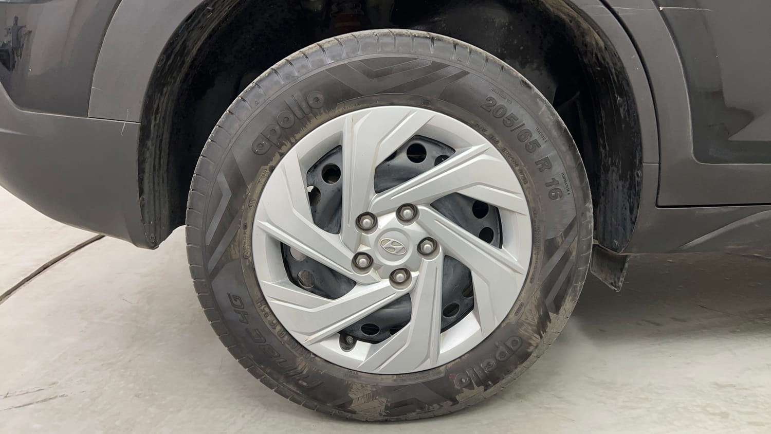 Used 2024 Hyundai Creta 1.5 MPi Petrol MT E Petrol Manual tyres RIGHT REAR TYRE RIM VIEW