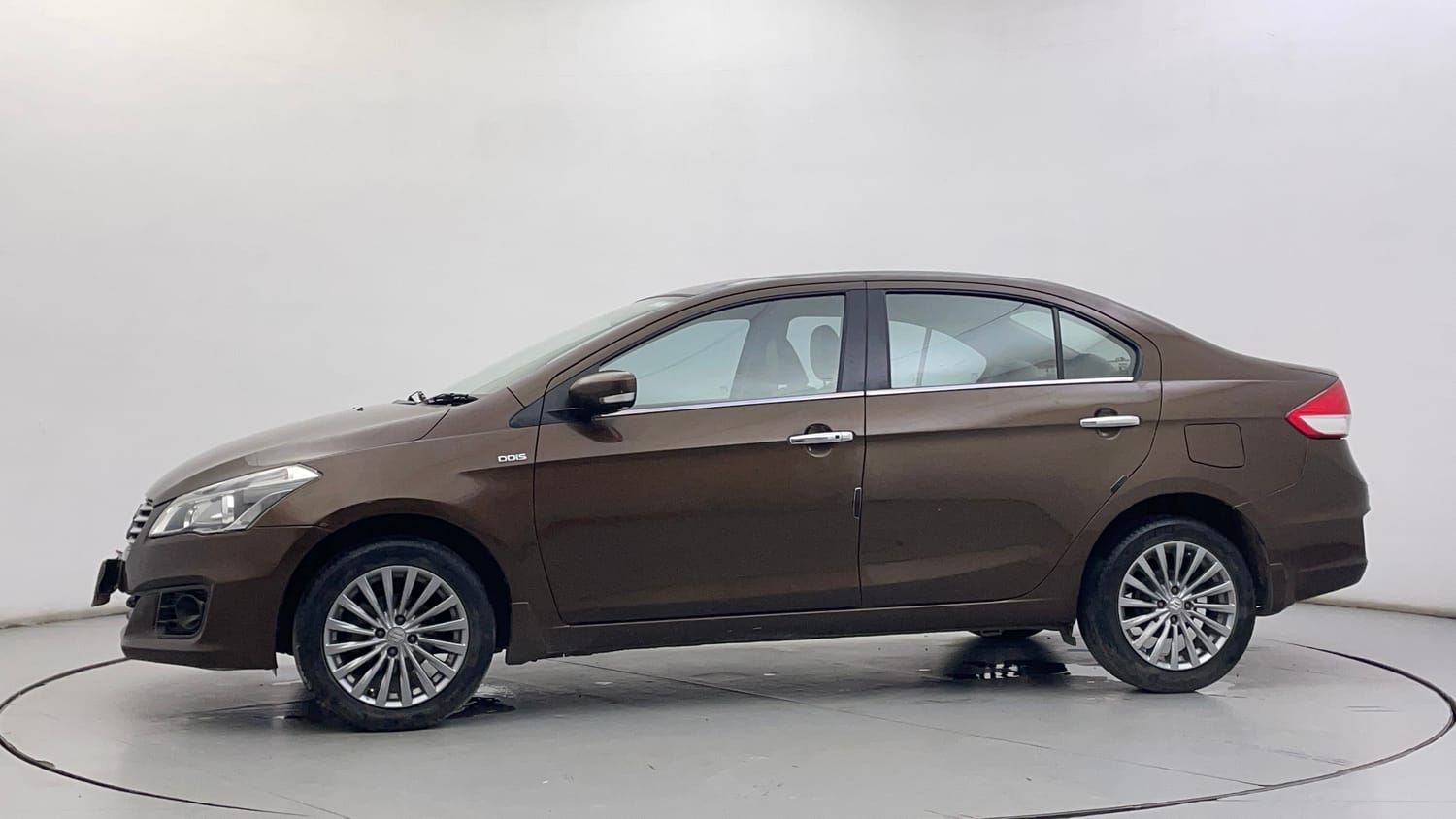 Used 2017 Maruti Suzuki Ciaz Alpha 1.3 Hybrid Diesel Manual exterior LEFT SIDE VIEW