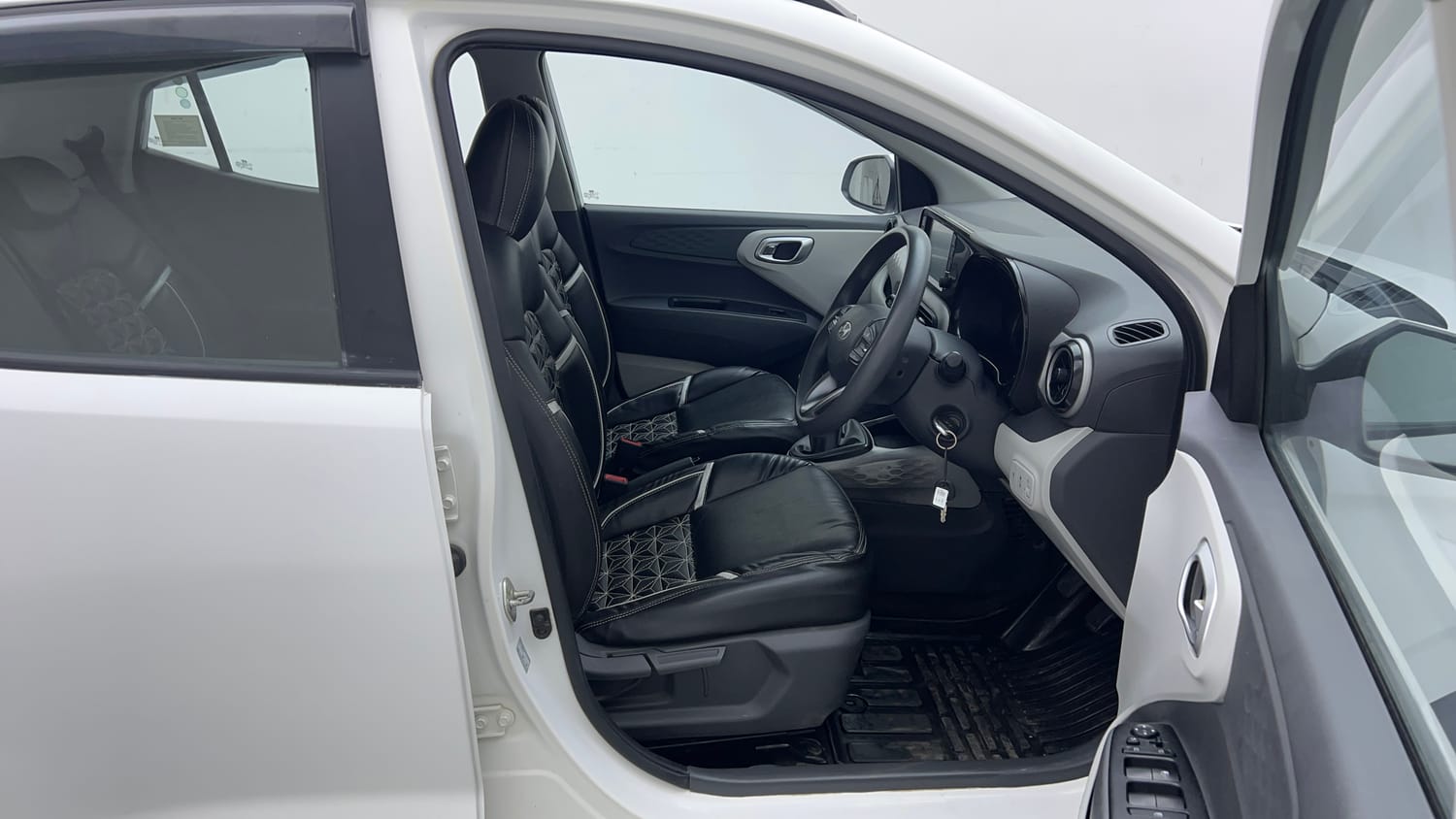 Used 2023 Hyundai Grand i10 Nios Sportz 1.2 Kappa CNG Cng Manual interior RIGHT SIDE FRONT DOOR CABIN VIEW