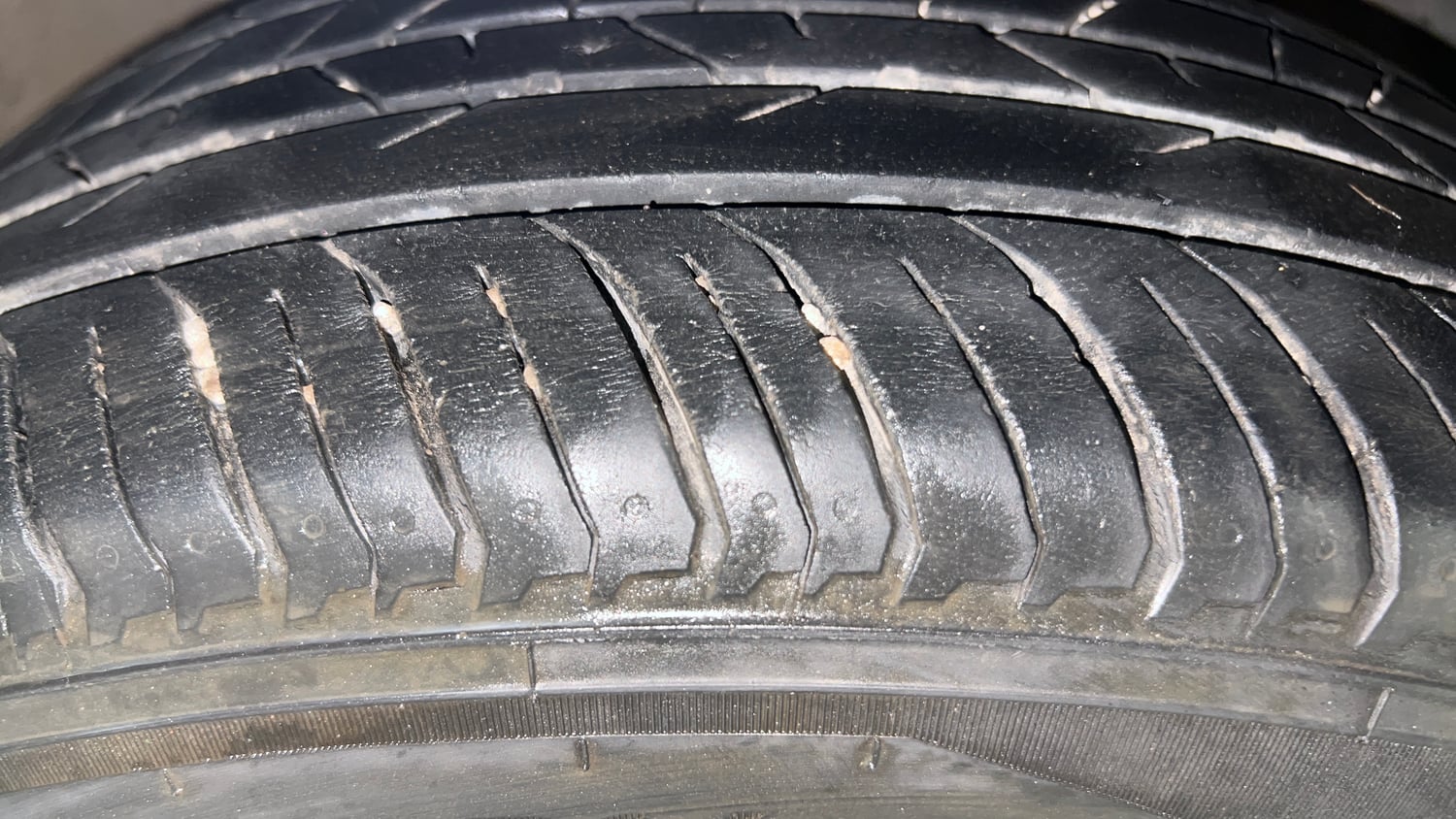 Used 2015 Hyundai Elite i20 Asta 1.2 Petrol Manual tyres RIGHT FRONT TYRE TREAD VIEW