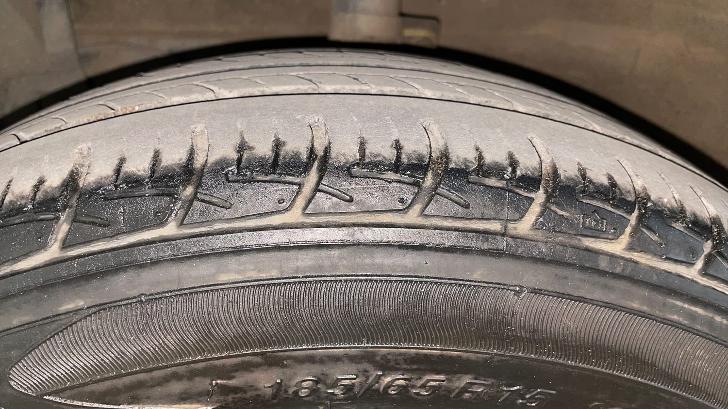 Used 2022 Maruti Suzuki Ciaz Zeta 1.5 Petrol Manual tyres LEFT FRONT TYRE TREAD VIEW