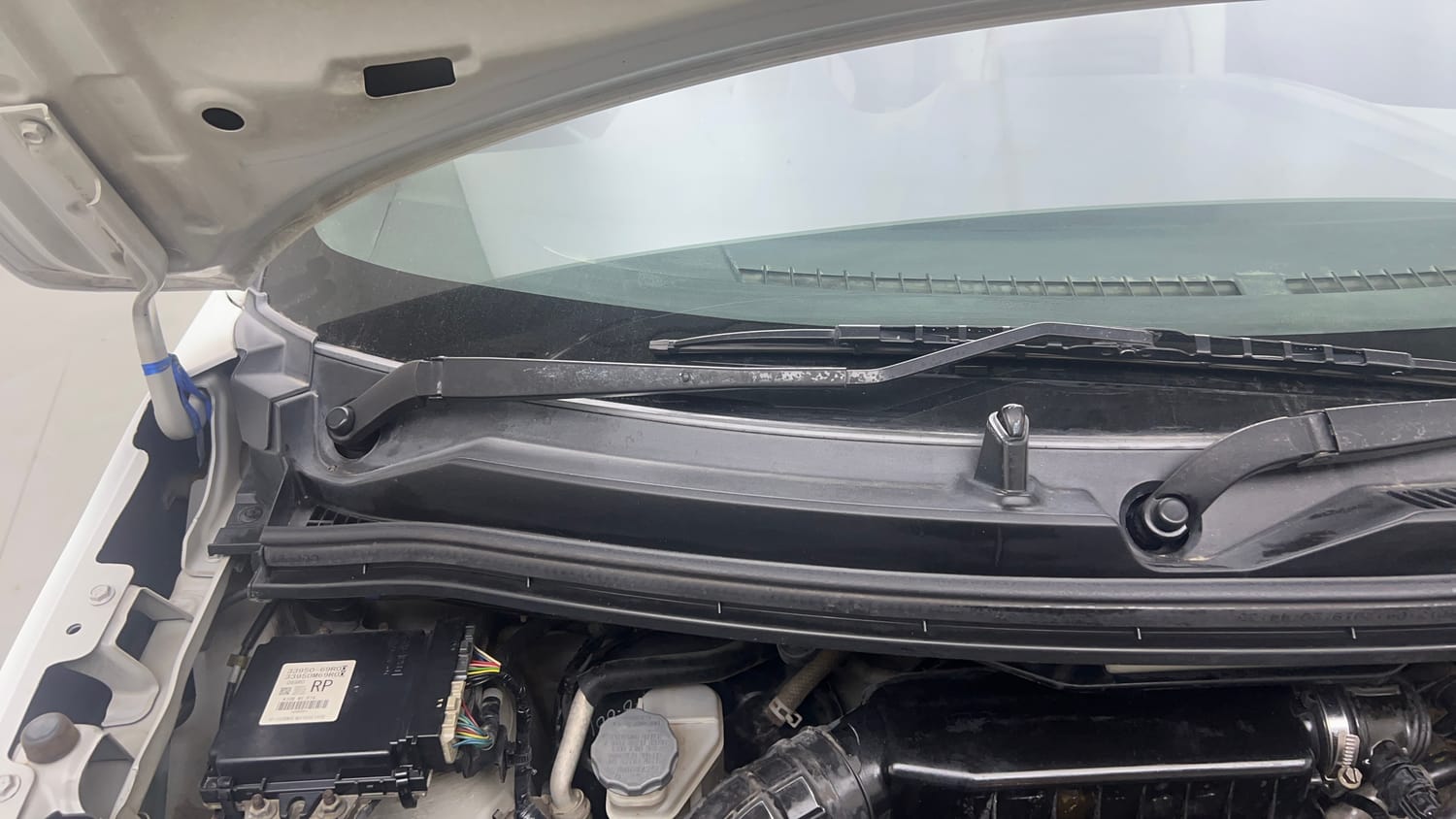 Used 2019 Maruti Suzuki Wagon R LXi 1.0 CNG Cng Manual engine ENGINE RIGHT SIDE HINGE & APRON VIEW