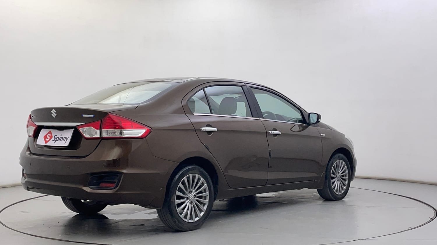 Used 2017 Maruti Suzuki Ciaz Alpha 1.3 Hybrid Diesel Manual exterior RIGHT REAR CORNER VIEW