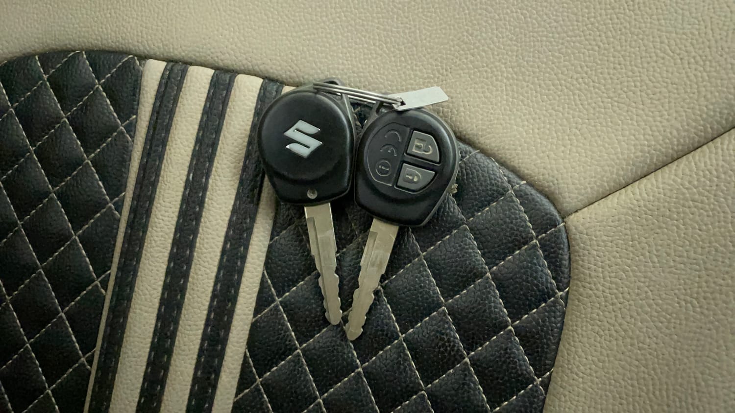 Used 2017 Maruti Suzuki Dzire VXi AMT Petrol Automatic extra CAR KEY VIEW
