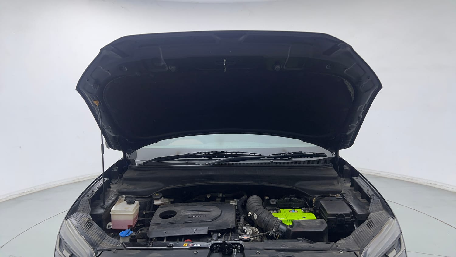 Used 2022 Hyundai Alcazar Signature (O) 6 STR 1.5 Diesel AT Diesel Automatic engine ENGINE & BONNET OPEN FRONT VIEW
