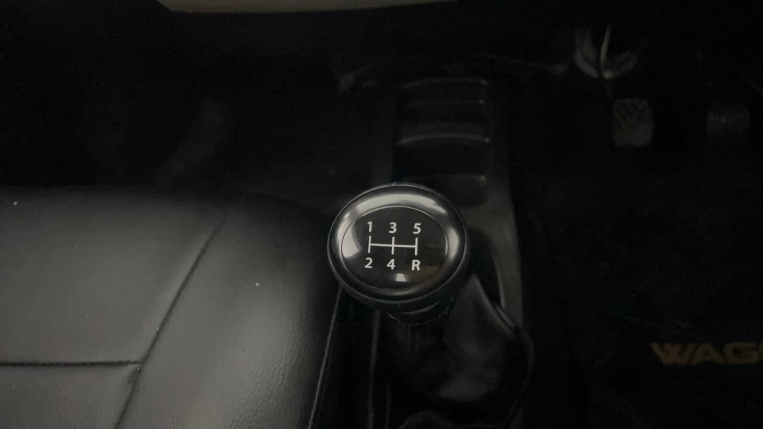 Used 2013 Maruti Suzuki Wagon R 1.0 VXi Petrol Manual interior GEAR  KNOB VIEW