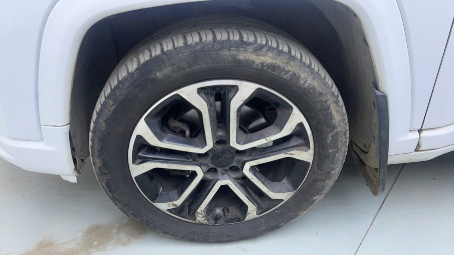 Used 2021 Jeep Compass Model S (O) Diesel 4x4 AT Diesel Automatic tyres LEFT FRONT TYRE RIM VIEW