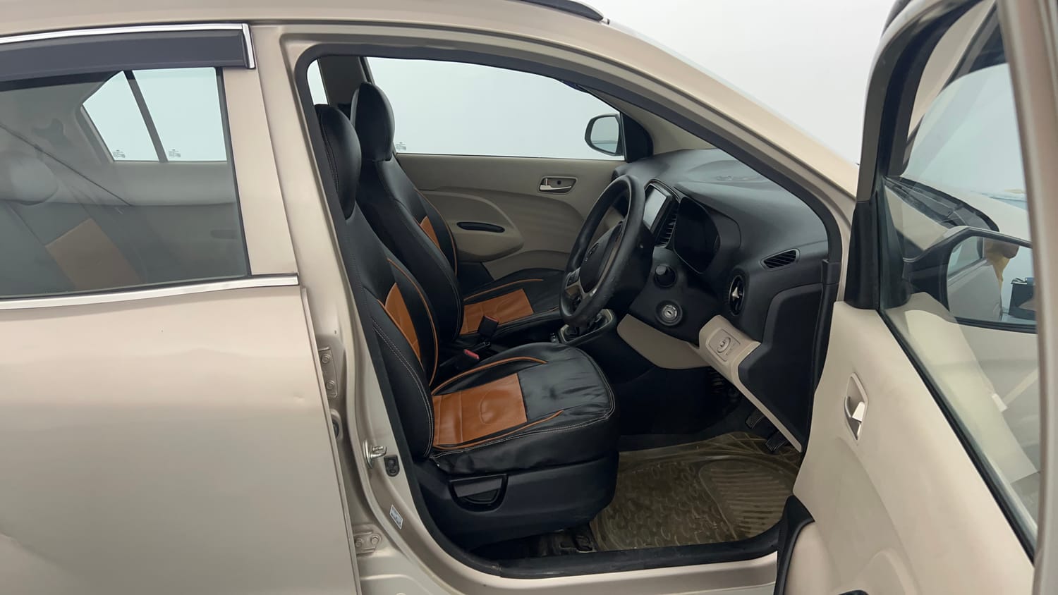Used 2018 Hyundai Santro Asta Petrol Manual interior RIGHT SIDE FRONT DOOR CABIN VIEW
