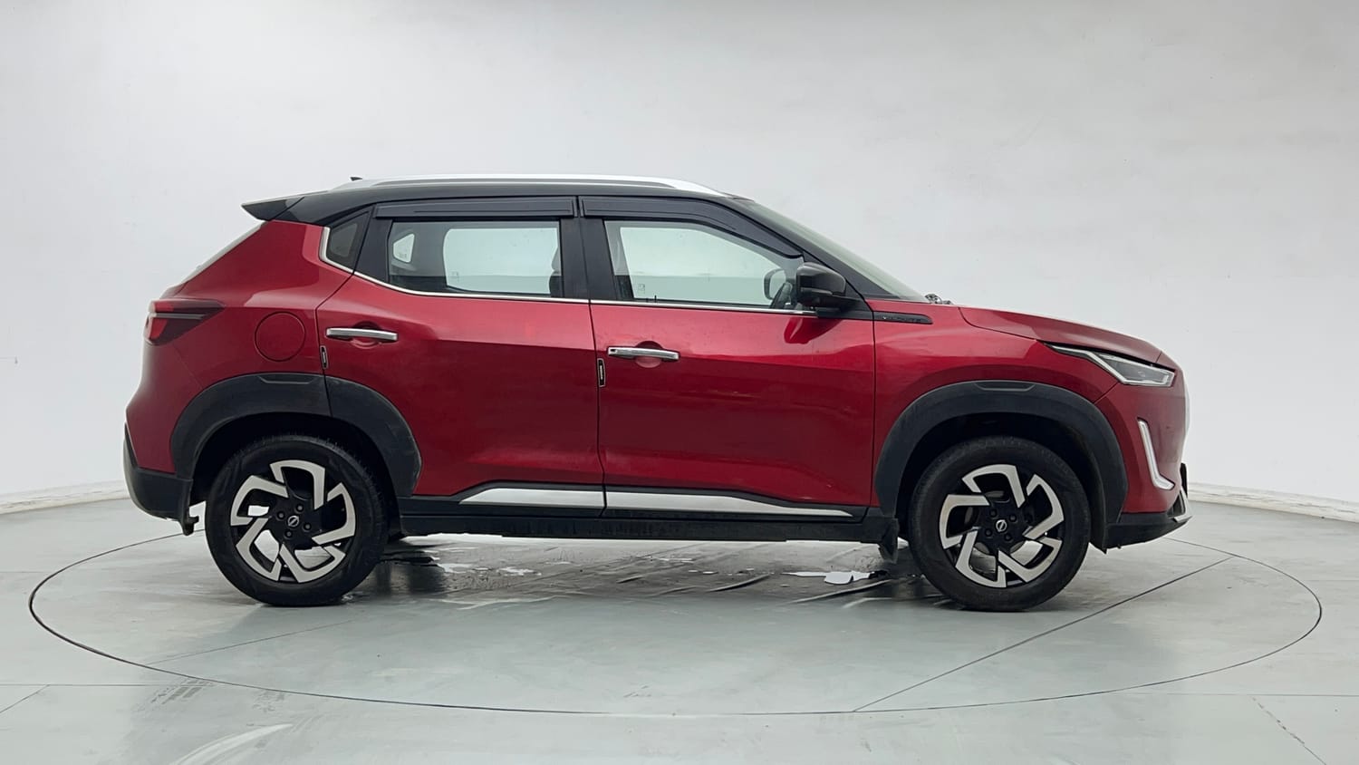 Used 2021 Nissan Magnite XV Premium Petrol + CNG(Outside Fitted) Cng Manual exterior RIGHT SIDE VIEW