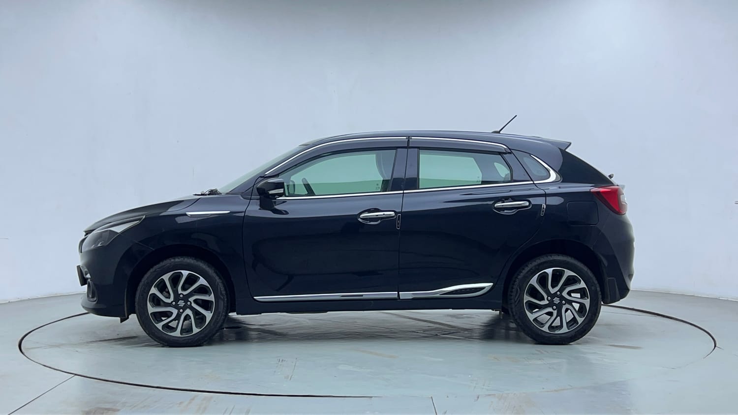 Used 2024 Maruti Suzuki Baleno Alpha AGS Petrol Automatic exterior LEFT SIDE VIEW