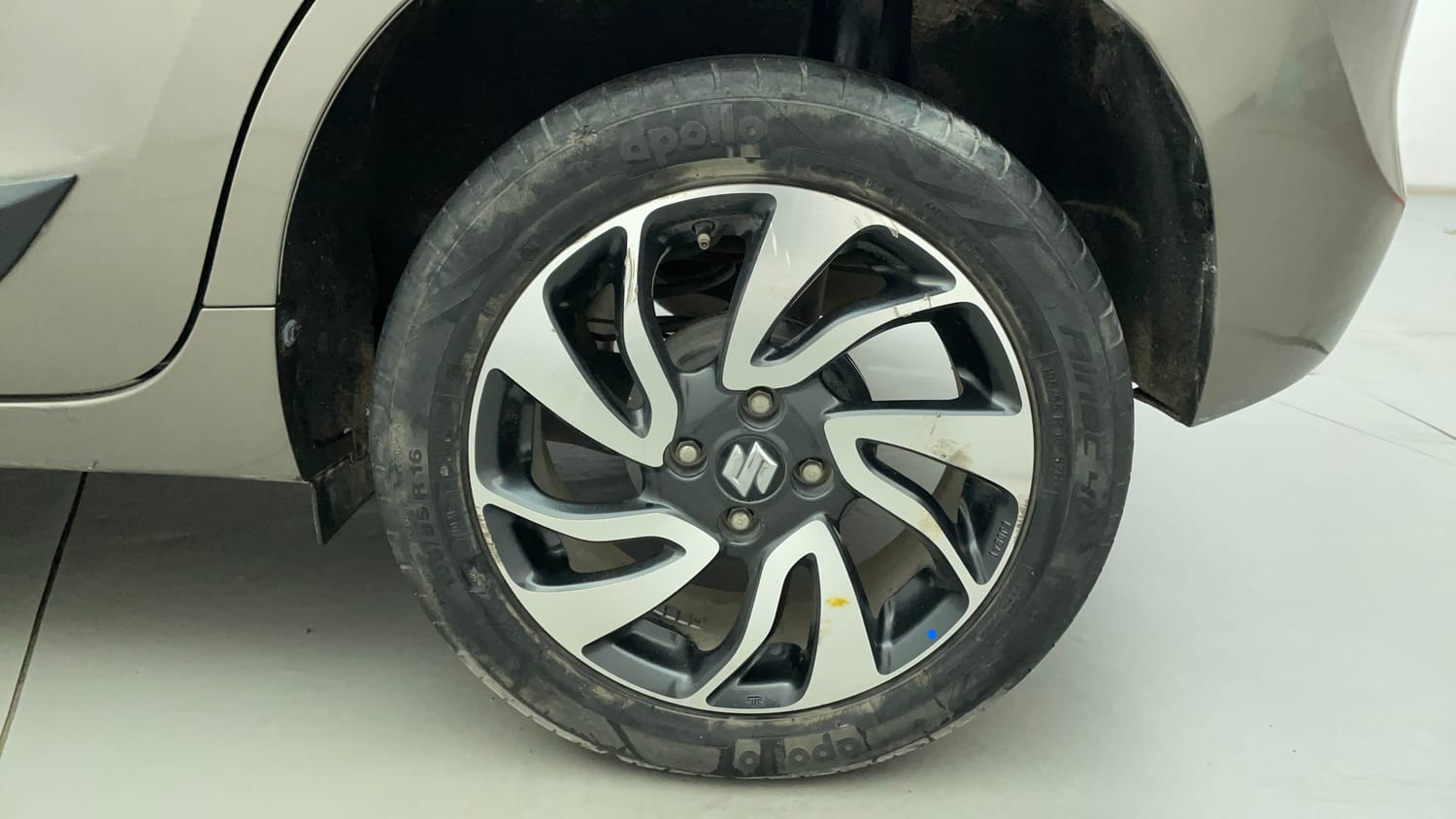 Used 2021 Maruti Suzuki Baleno Zeta Automatic Petrol Automatic tyres LEFT REAR TYRE RIM VIEW